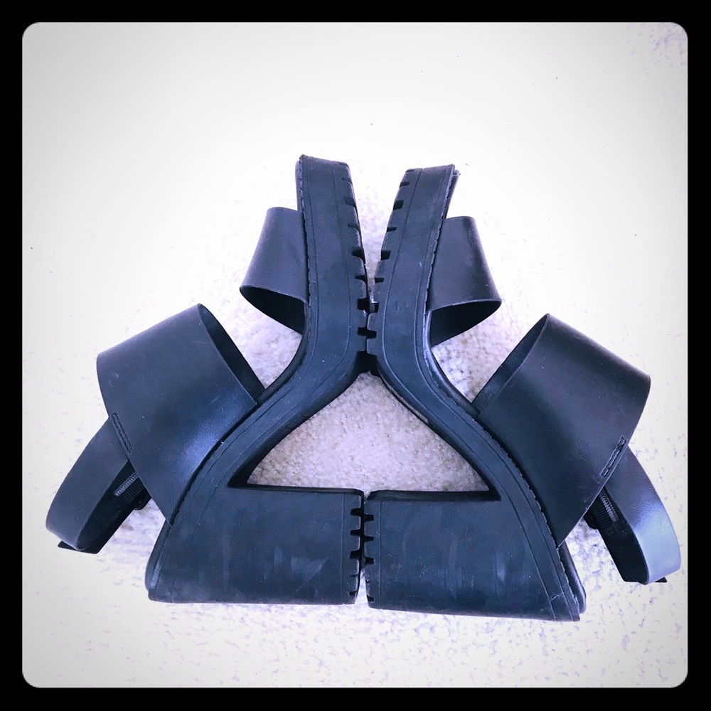 H& M DIVIDED 4.5” wedge sandals